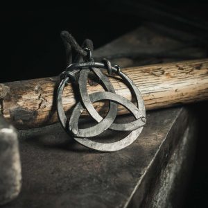 Den eviga knuten-hängsmycke